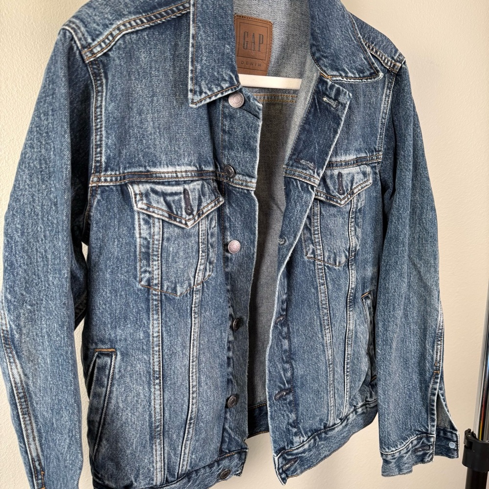 Like New! GAP Classic Denim Jacket XS